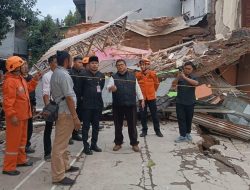 Dua Rumah Rusak Parah Akibat Pergerakan Tanah