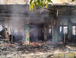 Pusat Perbelanjaan Pasar Jum’at “MENYALA” Ratusan Kios Hangus Terbakar