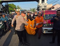 Sebuah Pemandangan Yang Tidak Biasa, Pengemudi Angkot Meninggal Dibalik Kemudi