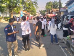 Masyarakat Kelurahan Cipaisan Lakukan Ngosrek Bareng Di Sekitar Jalan Kaum