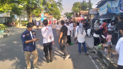 Masyarakat Kelurahan Cipaisan Lakukan Ngosrek Bareng Di Sekitar Jalan Kaum