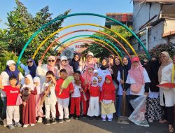 Santri Cilik TK Al-Muhajirin Ikut Gerakan Ngosrek Purwakarta Istimewa
