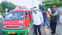 Pemimpin Daerah Yang Patut Ditiru :Om Zein Naik Angkot