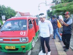 Pemimpin Daerah Yang Patut Ditiru :Om Zein Naik Angkot