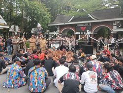 UHC Purwakarta Terancam Dicabut, Pemda Purwakarta Dikepung Ratusan Massa