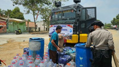 Rantis AWC Polres Purwakarta Salurkan Air Bersih untuk Warga Babakan Cikao, Wujud Kepedulian di Musim Kemarau