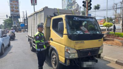 Satlantas Polres Purwakarta Tertibkan Truk Muatan Terbuka, Cegah Kecelakaan